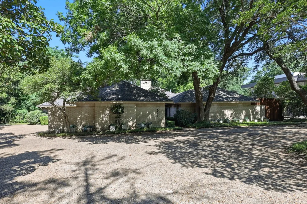 7211 Valley View Place Dallas, TX 75240