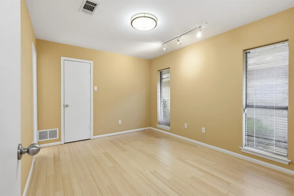 7211 Valley View Place Dallas, TX 75240