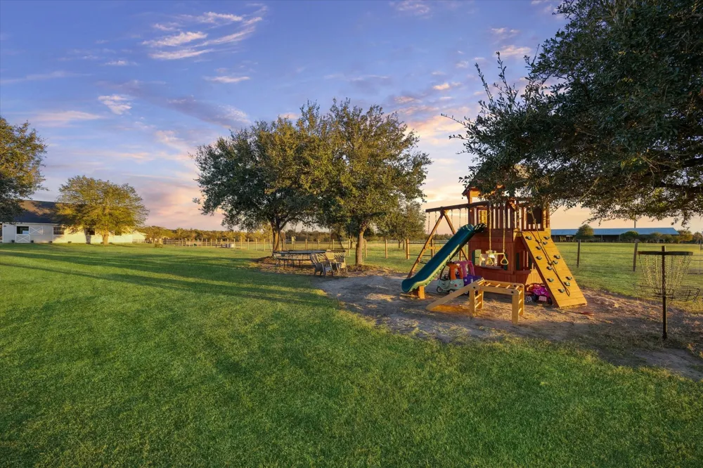 40570 Wild life Run Hempstead, TX 77445