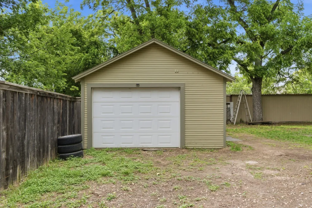 525 S Austin Street De Leon, TX 76444