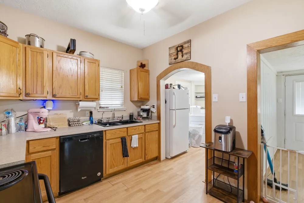525 S Austin Street De Leon, TX 76444
