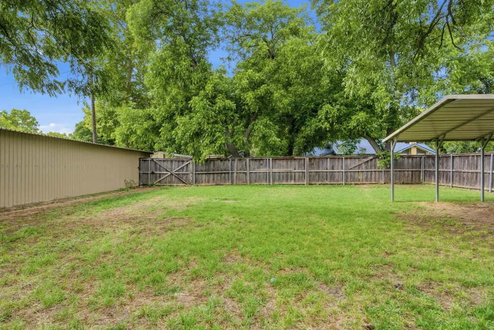 525 S Austin Street De Leon, TX 76444