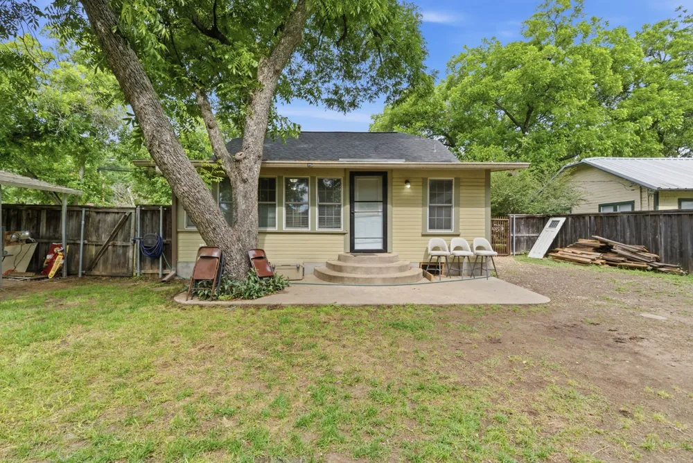 525 S Austin Street De Leon, TX 76444