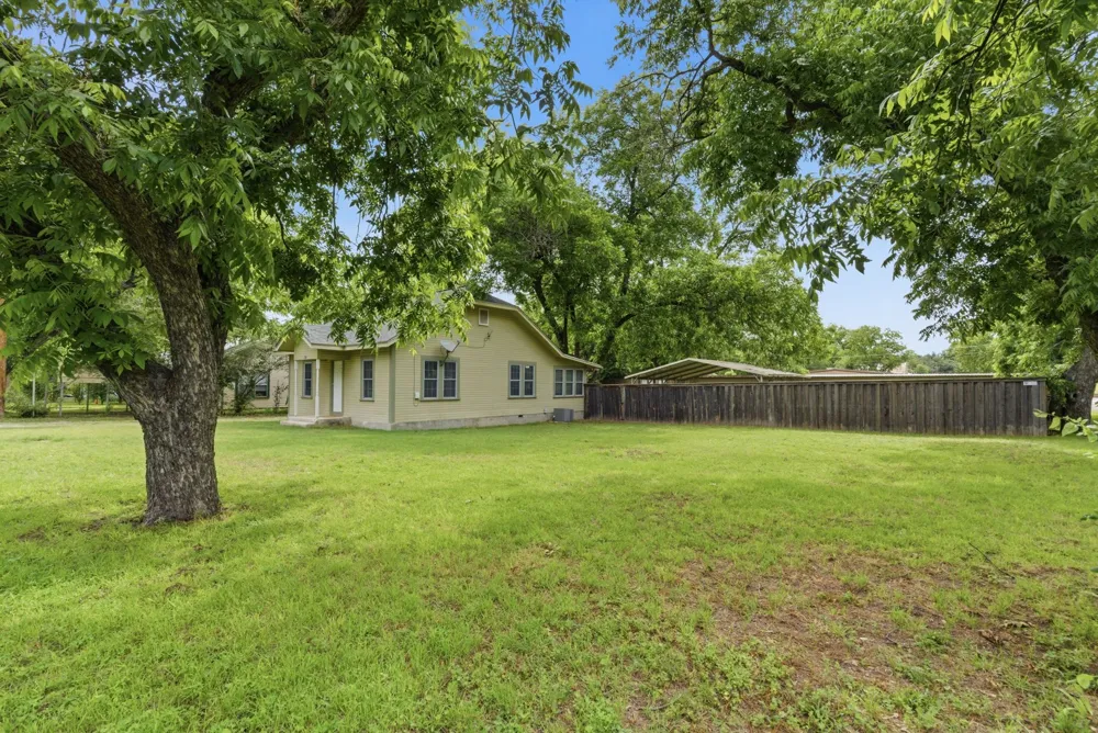 525 S Austin Street De Leon, TX 76444