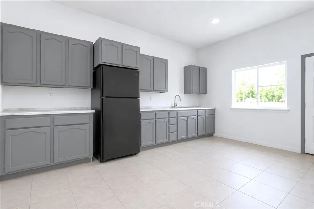 7008 Summit Valley Hesperia, CA 92345