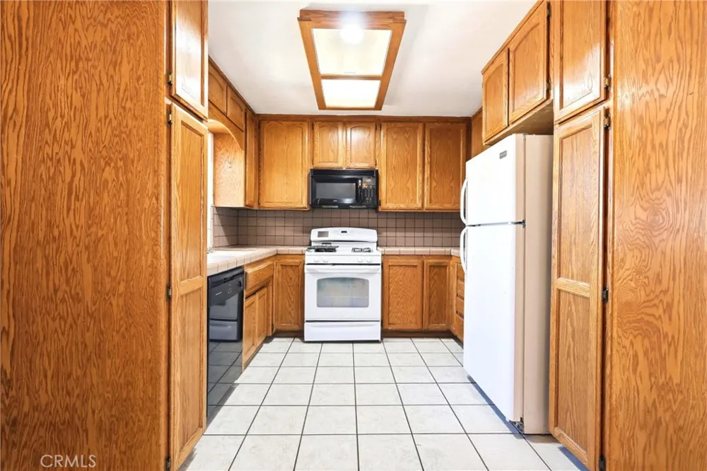 7008 Summit Valley Hesperia, CA 92345