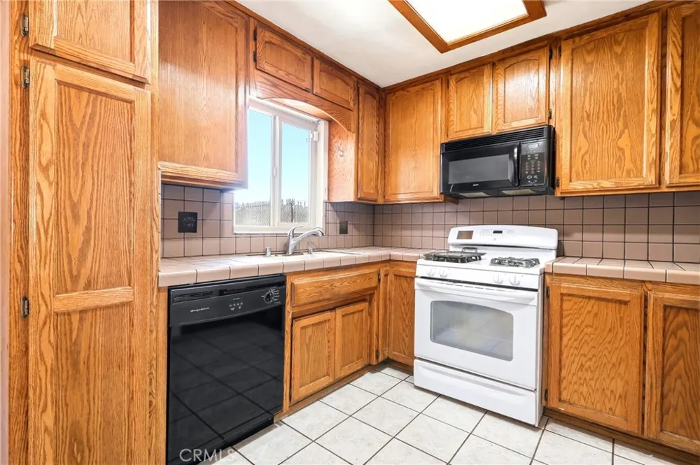 7008 Summit Valley Hesperia, CA 92345