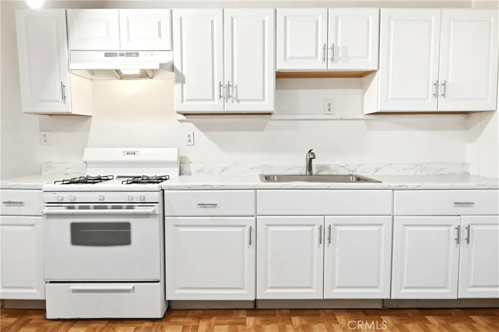7008 Summit Valley Hesperia, CA 92345