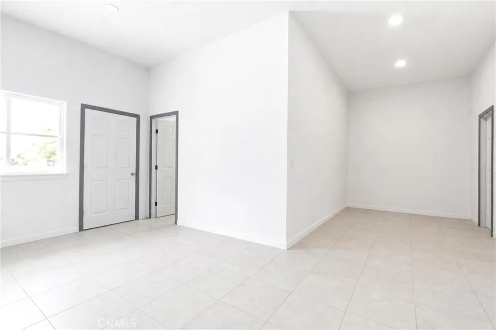 7008 Summit Valley Hesperia, CA 92345