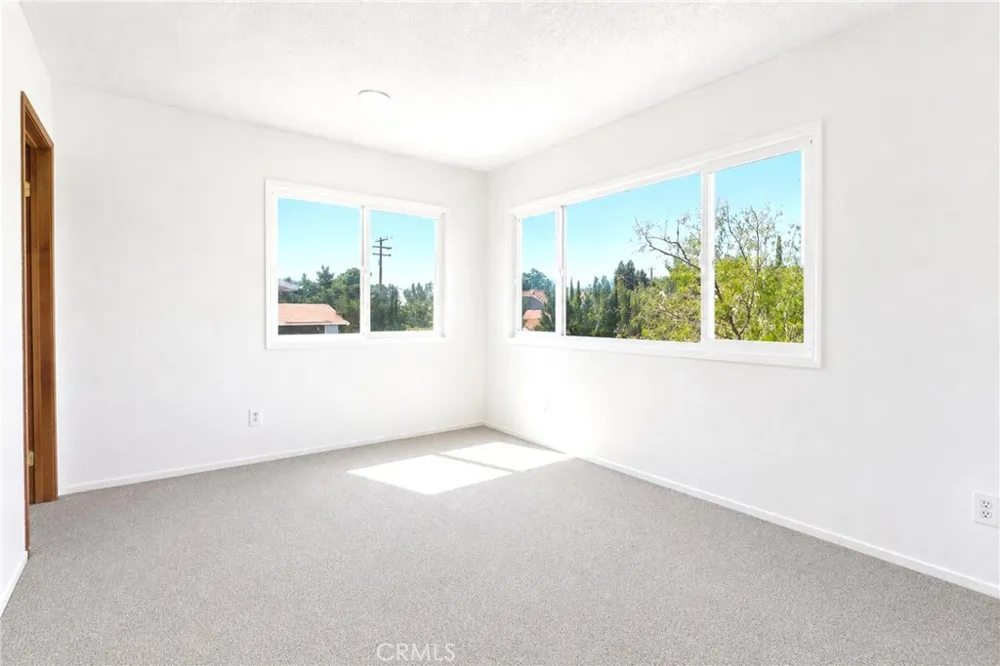7008 Summit Valley Hesperia, CA 92345