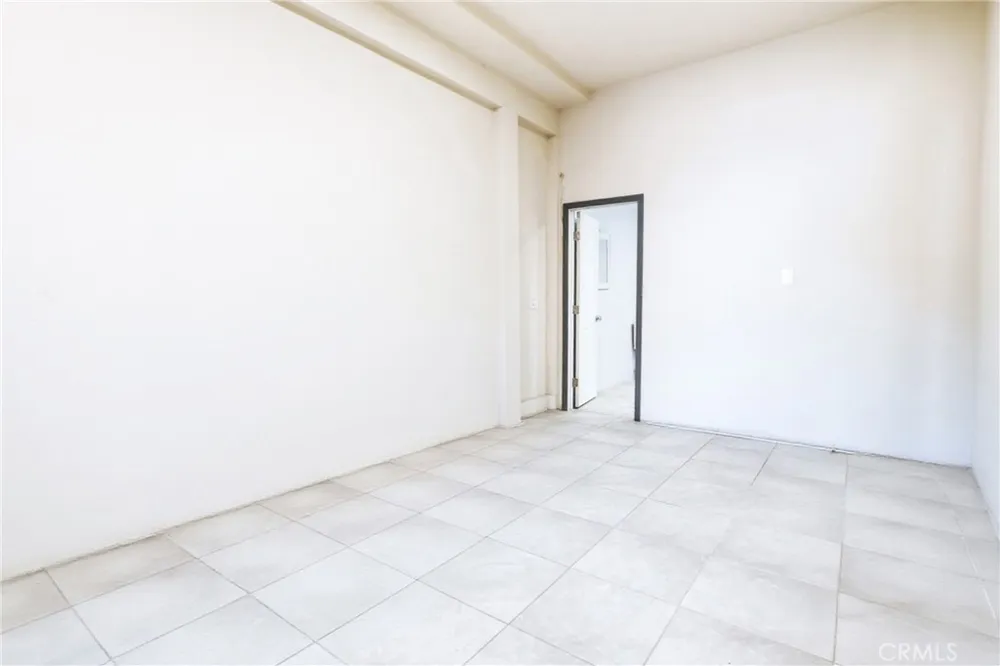 7008 Summit Valley Hesperia, CA 92345