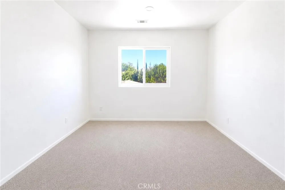 7008 Summit Valley Hesperia, CA 92345