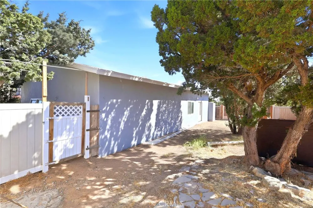7008 Summit Valley Hesperia, CA 92345