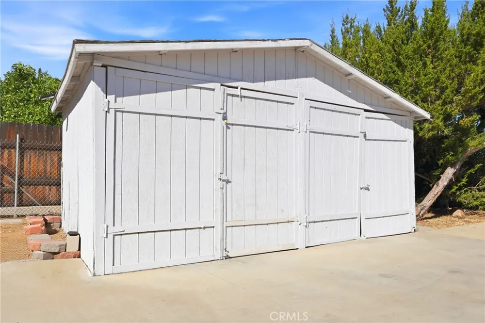 7008 Summit Valley Hesperia, CA 92345