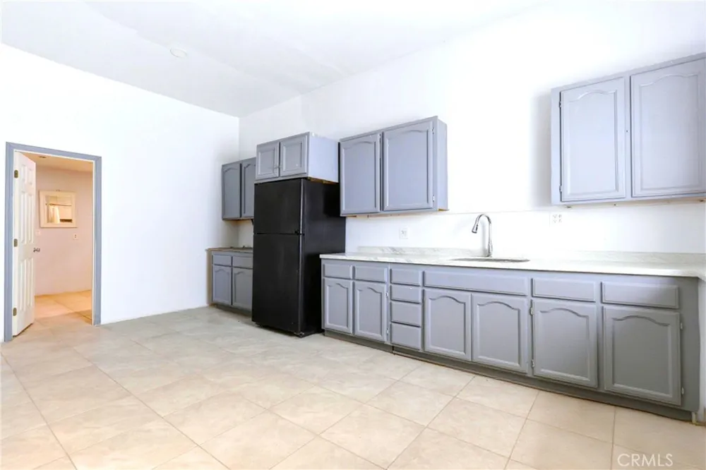 7008 Summit Valley Hesperia, CA 92345