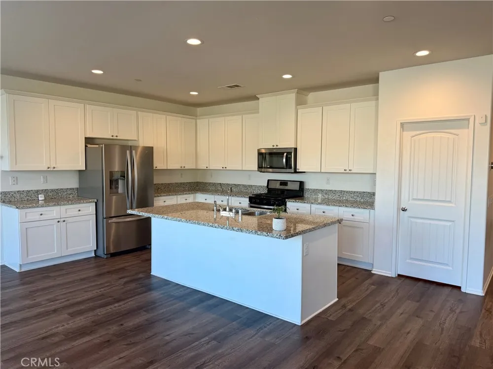 914 Haviture Hemet, CA 92543