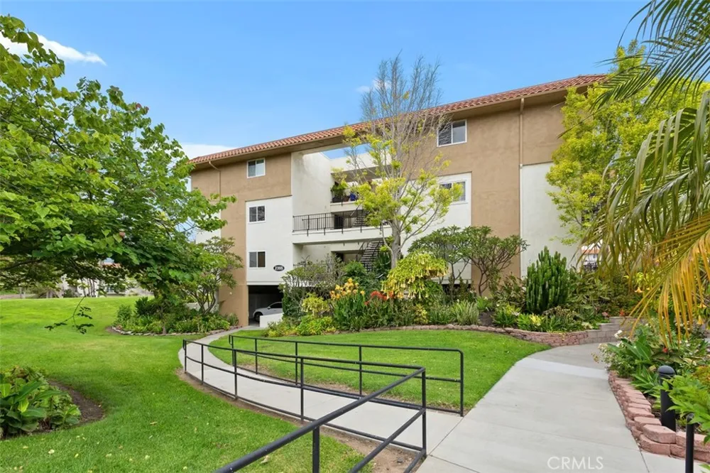 2355 Via Mariposa #3H Laguna Woods, CA 92637