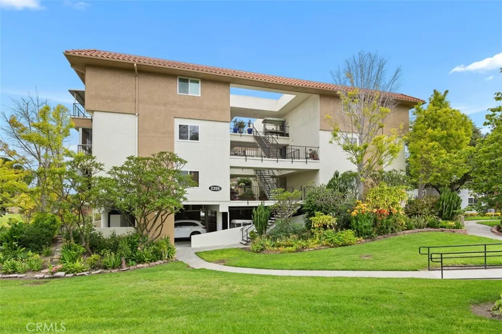 2355 Via Mariposa #3H Laguna Woods, CA 92637