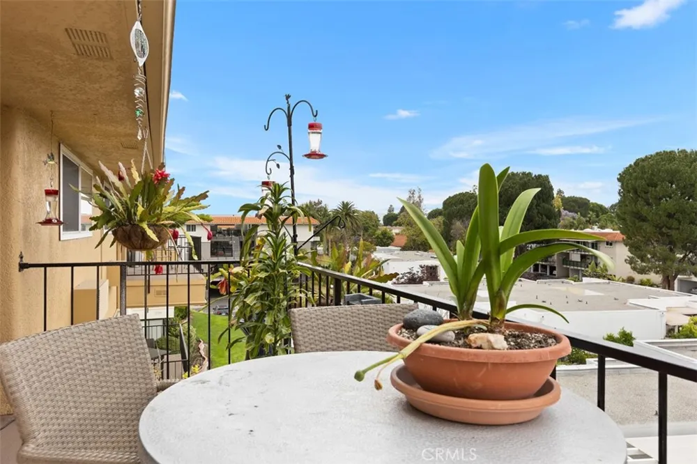 2355 Via Mariposa #3H Laguna Woods, CA 92637