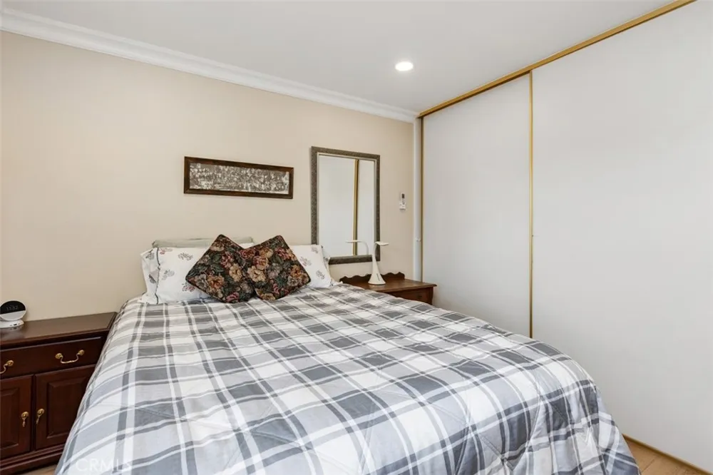 2355 Via Mariposa #3H Laguna Woods, CA 92637