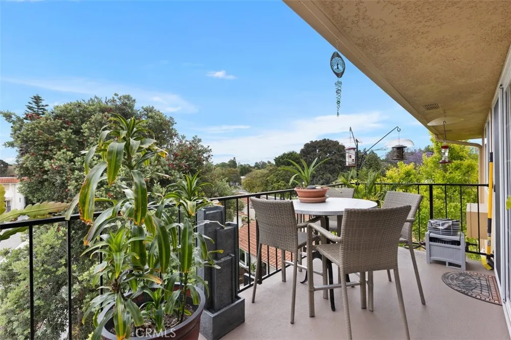 2355 Via Mariposa #3H Laguna Woods, CA 92637