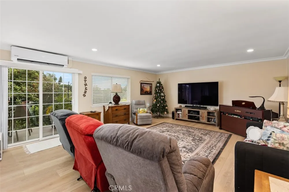 2355 Via Mariposa #3H Laguna Woods, CA 92637