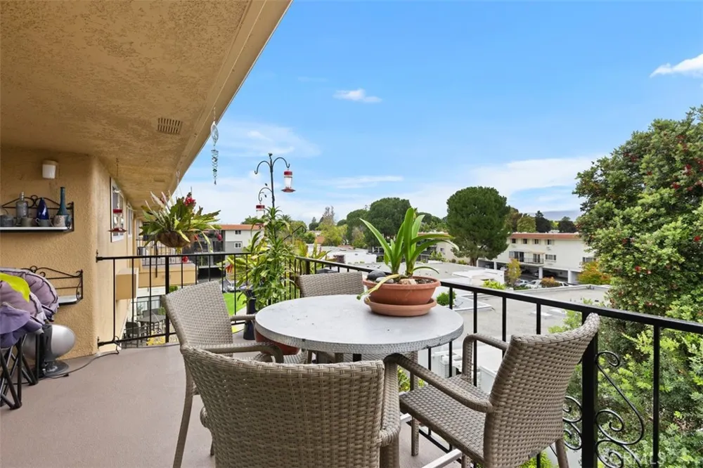 2355 Via Mariposa #3H Laguna Woods, CA 92637