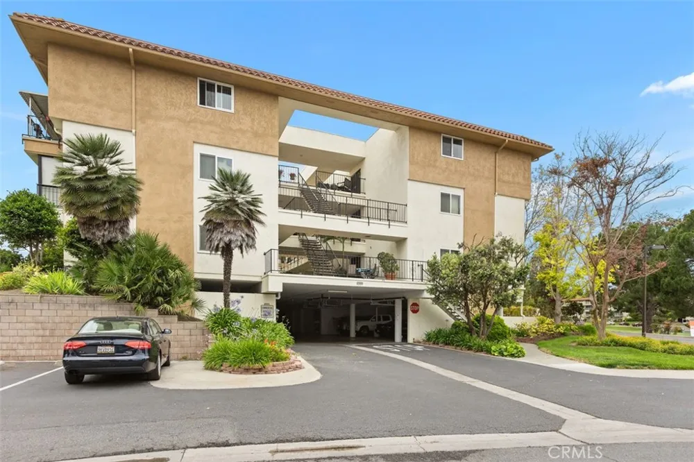 2355 Via Mariposa #3H Laguna Woods, CA 92637