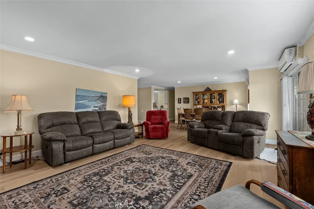 2355 Via Mariposa #3H Laguna Woods, CA 92637