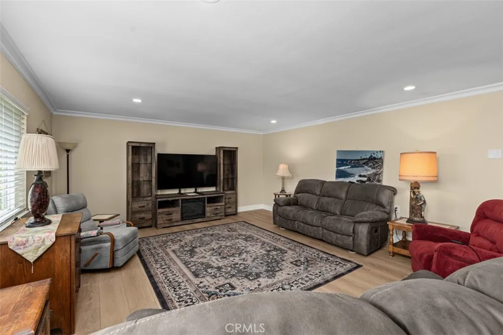 2355 Via Mariposa #3H Laguna Woods, CA 92637