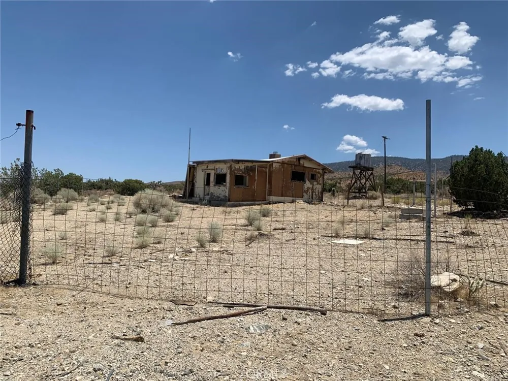 VIC AVE Z4 234 STE Llano, CA 93544