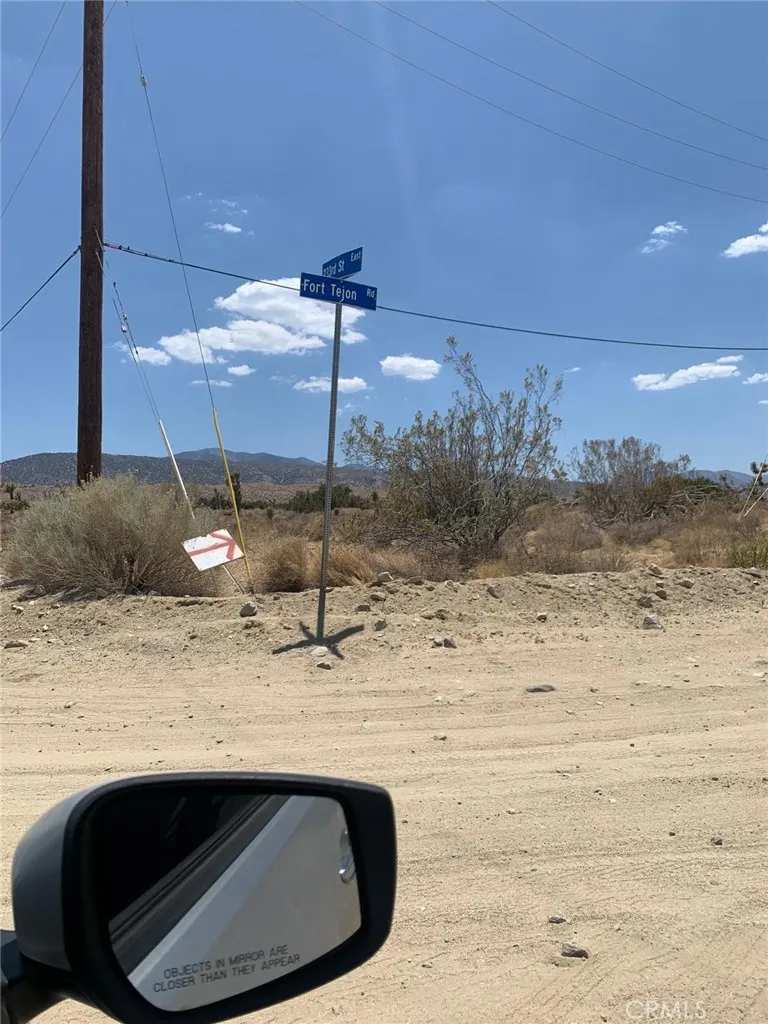 VIC AVE Z4 234 STE Llano, CA 93544