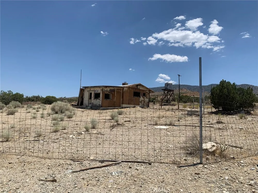 VIC AVE Z4 234 STE Llano, CA 93544