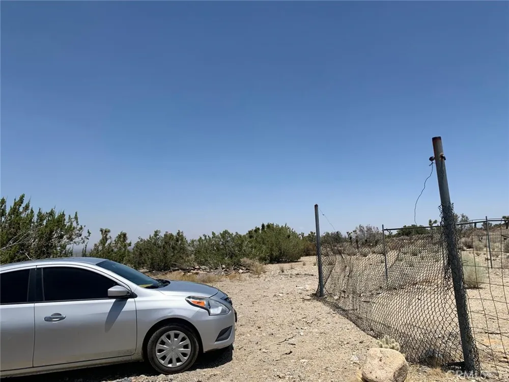 VIC AVE Z4 234 STE Llano, CA 93544
