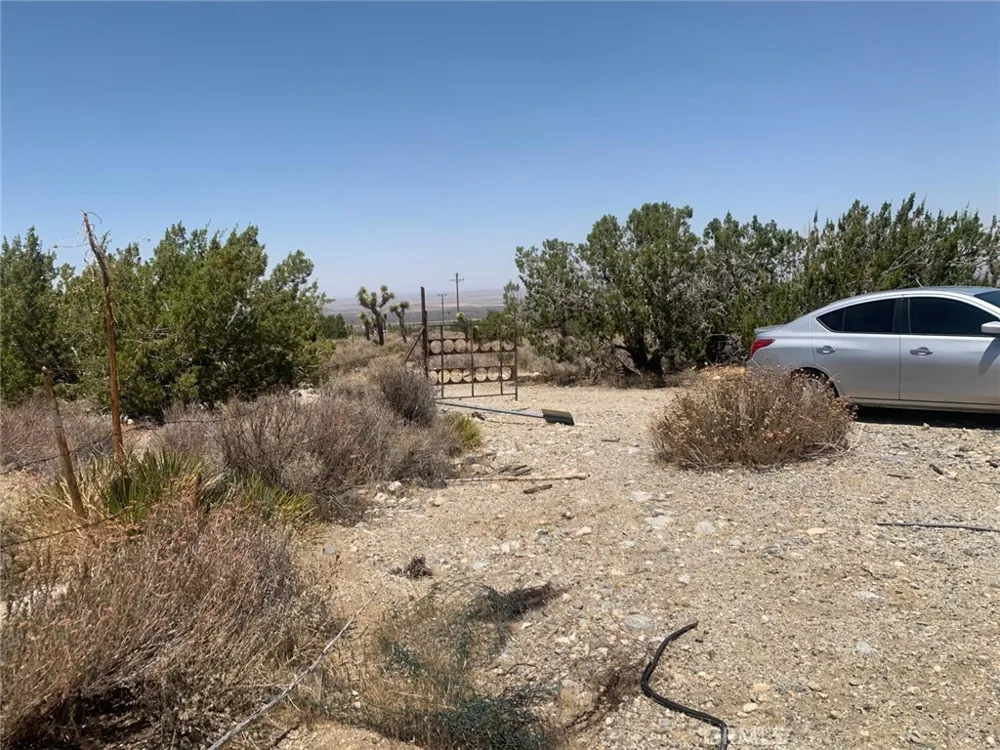 VIC AVE Z4 234 STE Llano, CA 93544