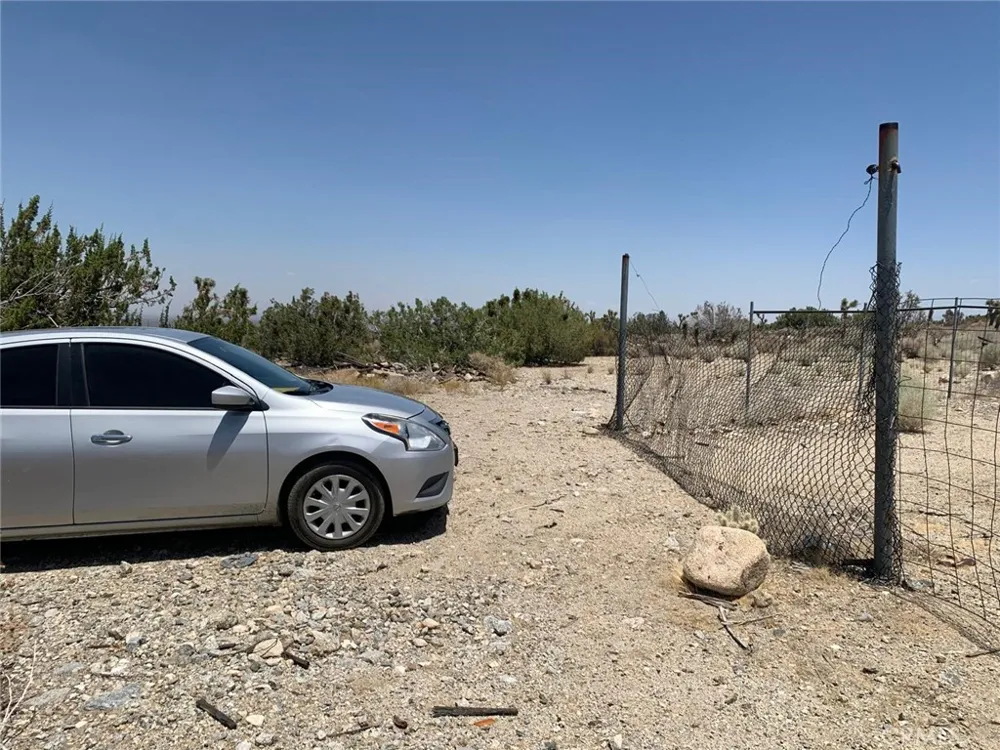 VIC AVE Z4 234 STE Llano, CA 93544