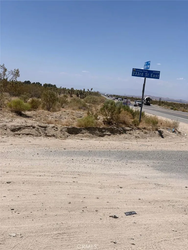 VIC AVE Z4 234 STE Llano, CA 93544