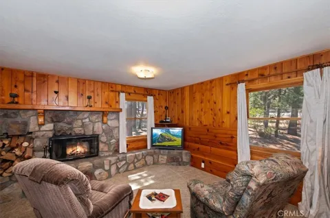 1012 E Country Club
