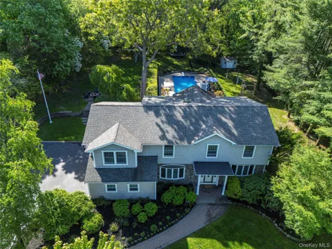 4 Crabapple Court