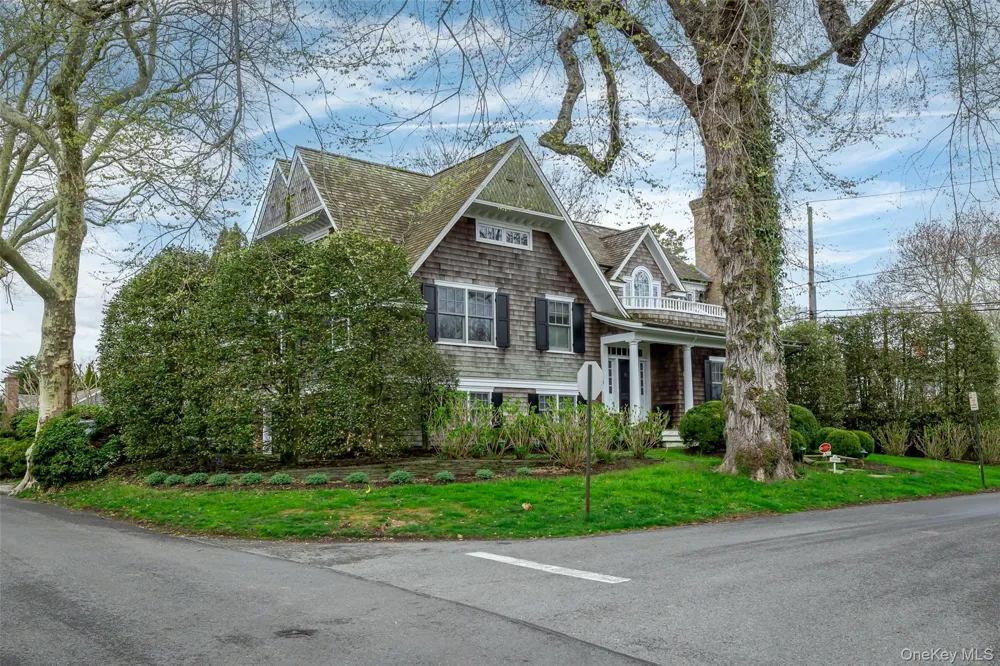 1 Meadow Way East Hampton, NY 11937