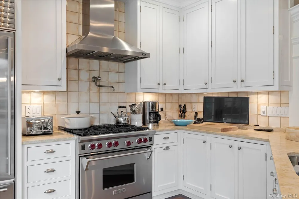 1 Meadow Way East Hampton, NY 11937