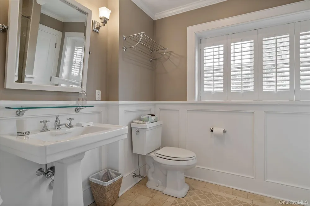 1 Meadow Way East Hampton, NY 11937
