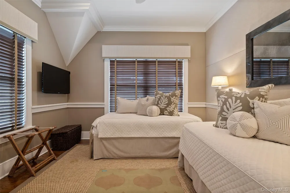 1 Meadow Way East Hampton, NY 11937