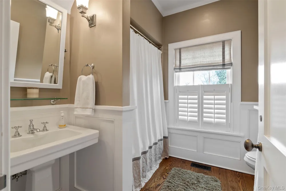 1 Meadow Way East Hampton, NY 11937