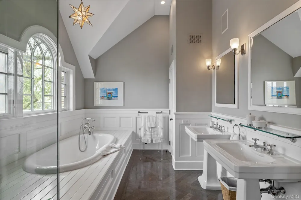 1 Meadow Way East Hampton, NY 11937
