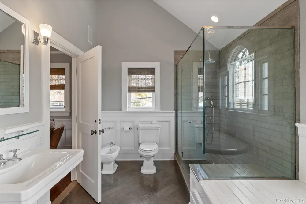 1 Meadow Way East Hampton, NY 11937