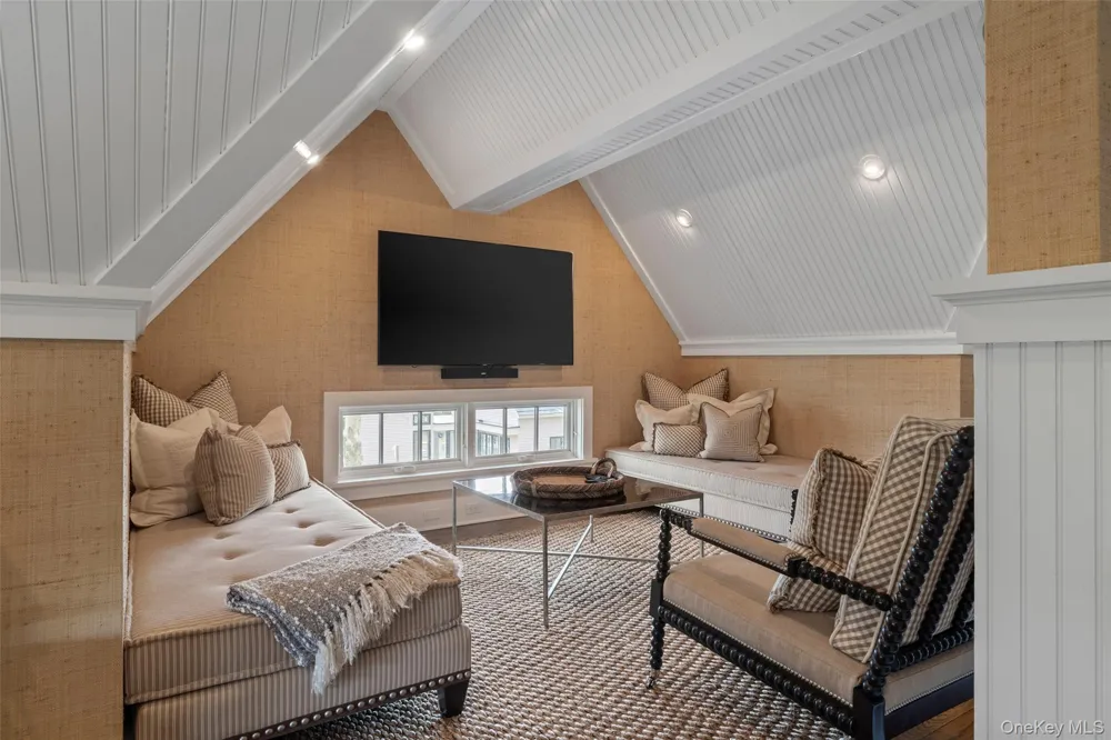 1 Meadow Way East Hampton, NY 11937
