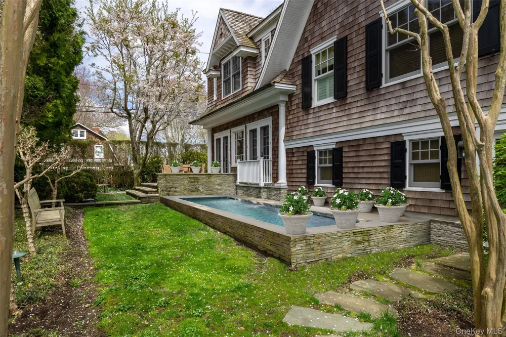 1 Meadow Way East Hampton, NY 11937