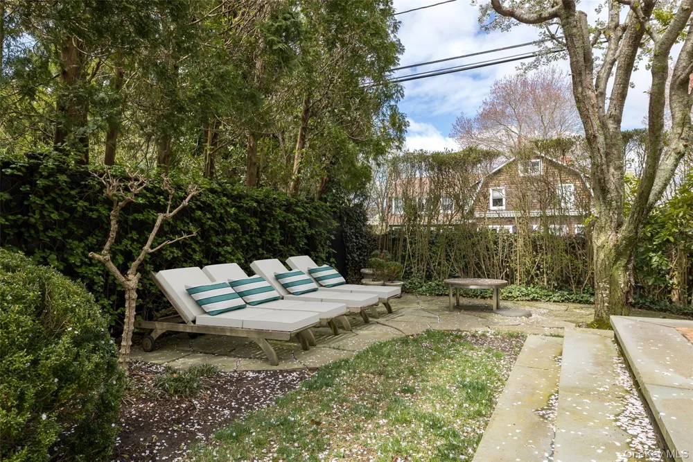 1 Meadow Way East Hampton, NY 11937