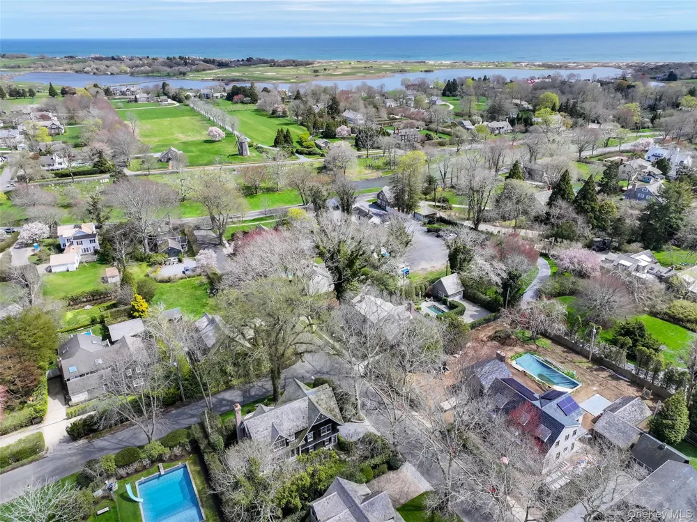 1 Meadow Way East Hampton, NY 11937